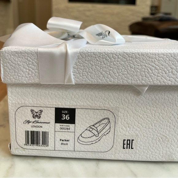 Girls Dress Shows New in box - Picture 5 of 6